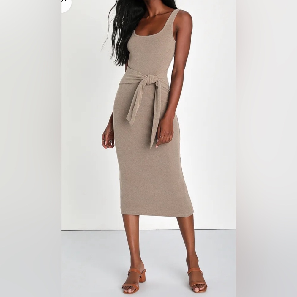Lulus NWT tie-front midi dress